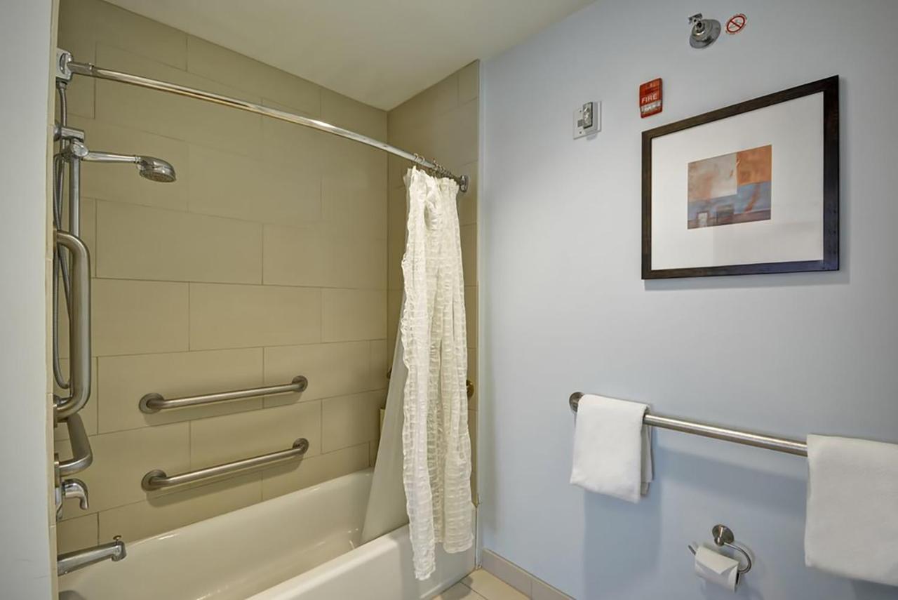 Hyatt House Naperville/warrenville 3*